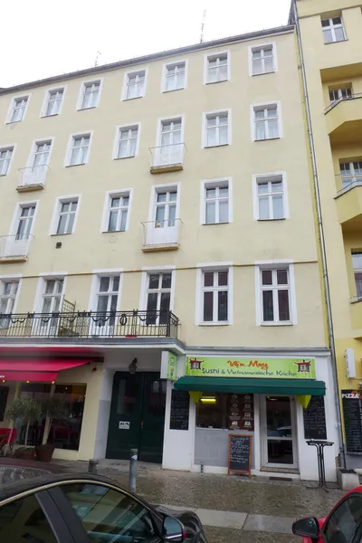 Helle, hochwertig möblierte 1 Zimmer Wohnung im Stuckaltbau — photo 1
